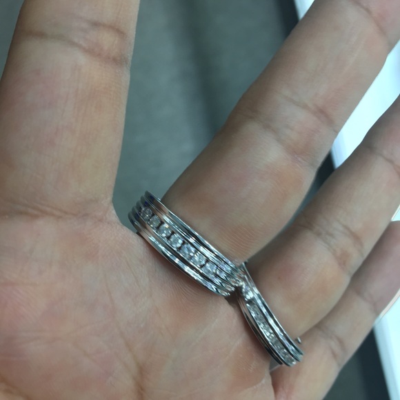 10kt White Gold Diamond Wedding Band Ring 1/4 Cttw - Picture 7 of 9